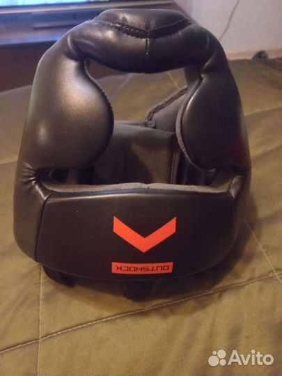 Перчатки и шлем