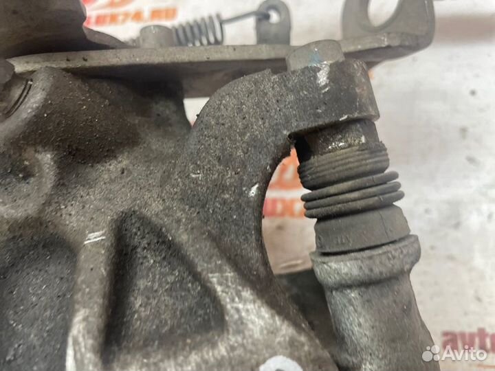 Суппорт тормозной задний правый Mazda 3 BM хетчбек