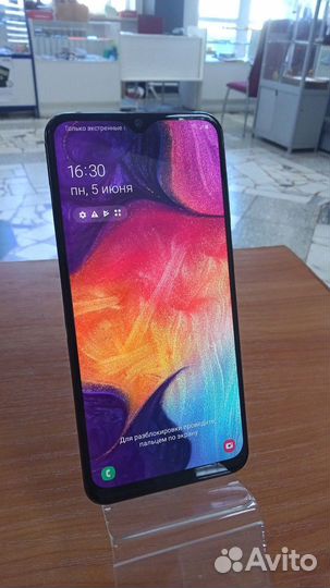 Смартфон Samsung Galaxy A50