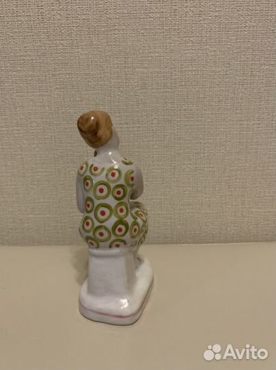 Фарфоровая статуэтка 