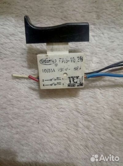 Выключатель с кнопкой