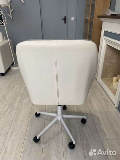 Кресло на колесиках