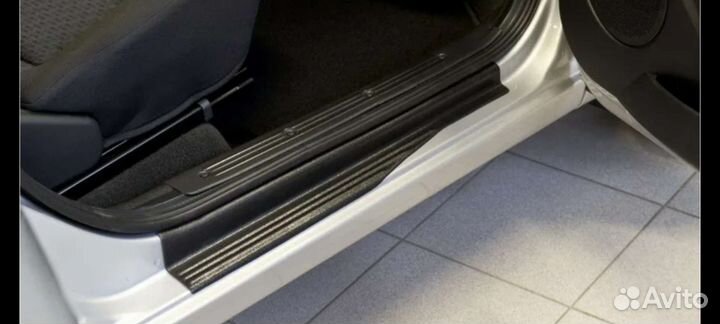 Накладки на внутренние пороги гранта,калина