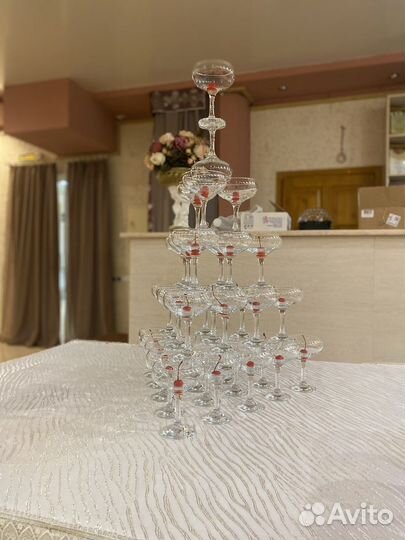 Пирамида из бокалов