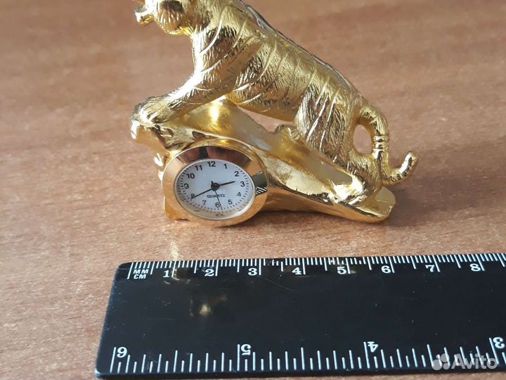 Тигр сувенир- часы