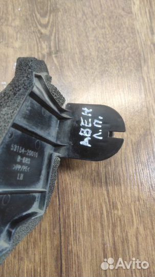 Уголок жабо передний левый Toyota Avensis T250