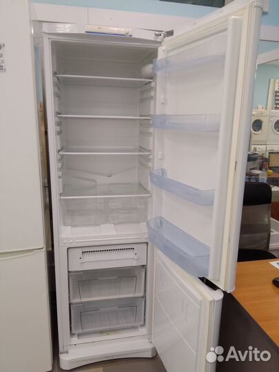 Холодильник бу Indesit no frost
