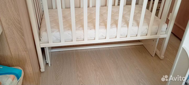 Детская кровать с маятником