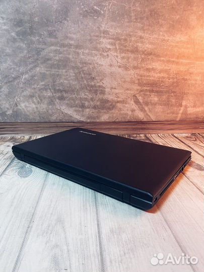 Ноутбук Lenovo 17 дюймов Core i7 GeForce