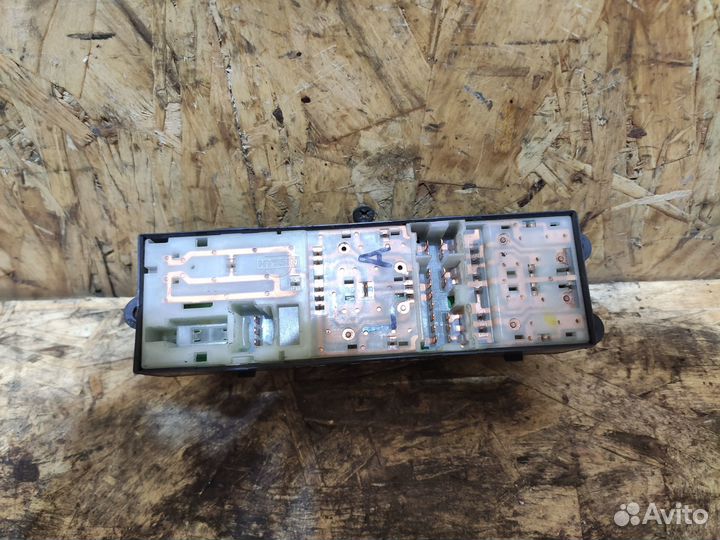 Блок управления подъемниками Nissan Tiida C11