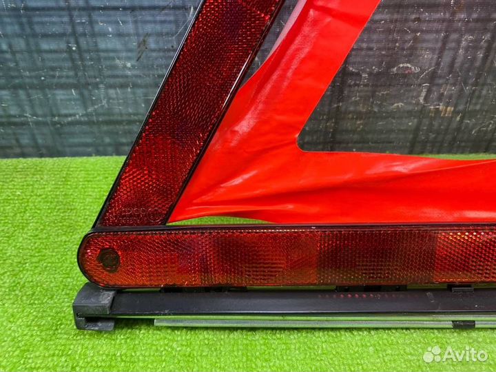 Знак аварийной остановки Audi Allroad C5 BES 2003