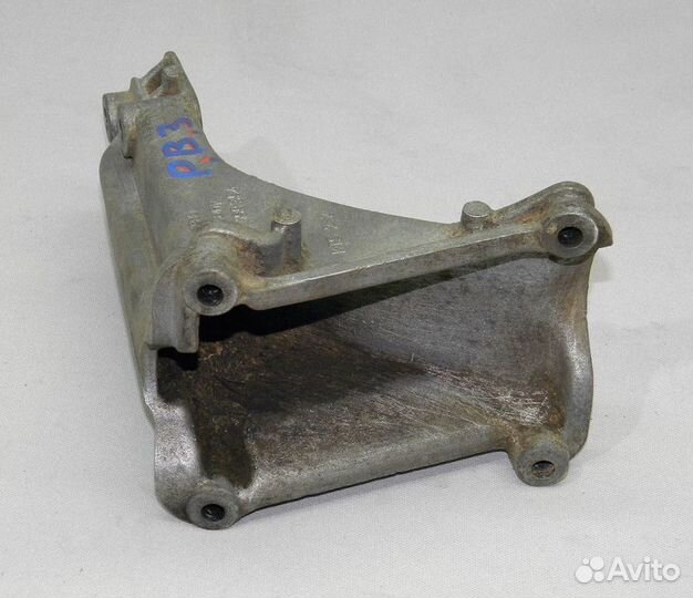 Кронштейн двс правый VW Passat B3 1.8