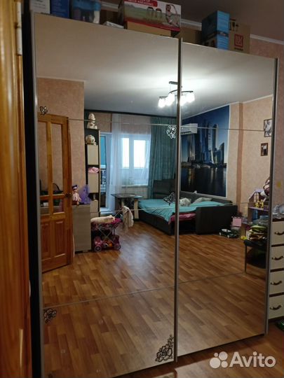 Шкаф купе с зеркалом