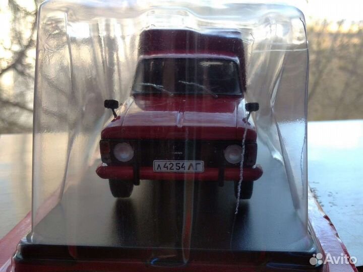 Модель автомобиля иж-27156-011 1:24 Ашет #92