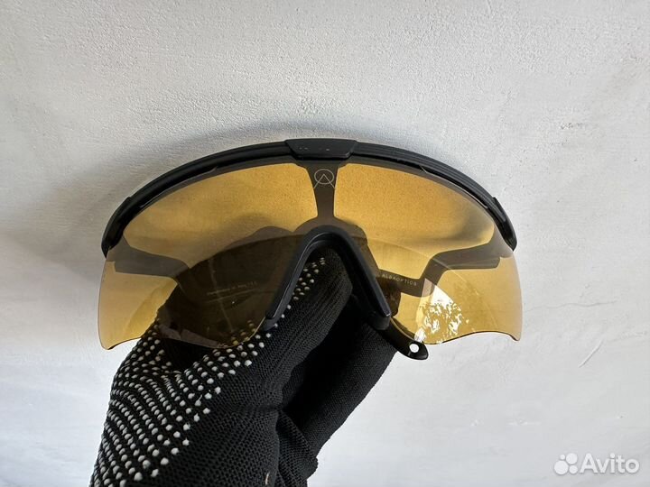 Солнцезащитные очки