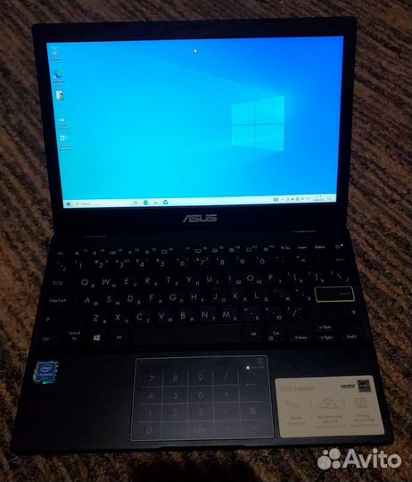 Asus e210m