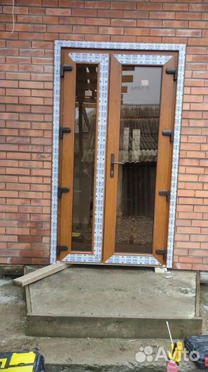 Пластиковая дверь