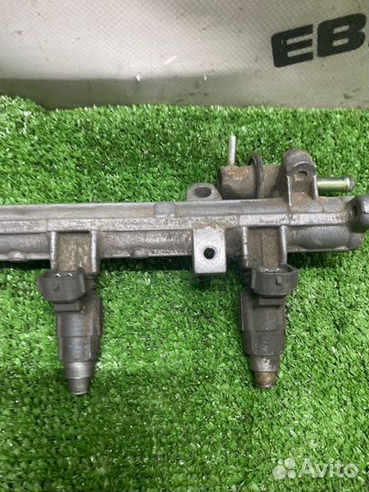 Топливная рейка с форсунками Mitsubishi Carisma