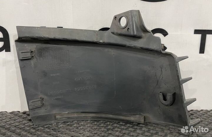 Угол панели стеклоочистителя Volvo FH4 82835554