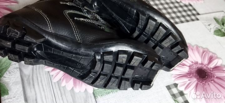 Ботинки лыжные 38 на 36 с носком