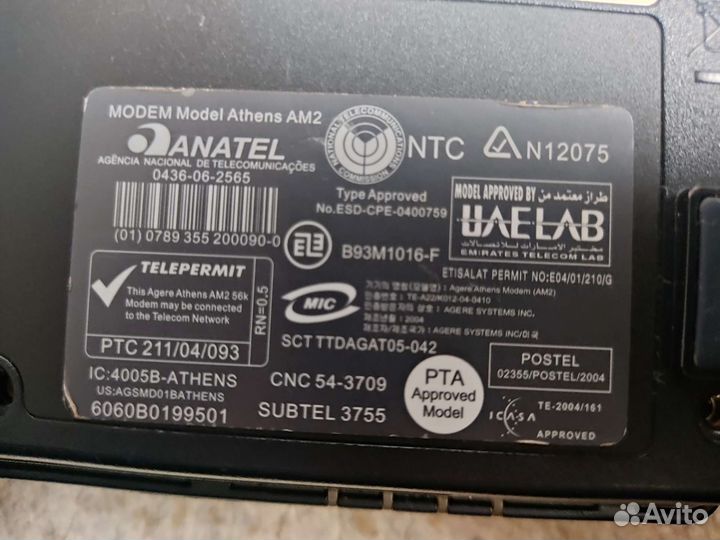 Старый сломанный ноутбук без батареи и дисковода