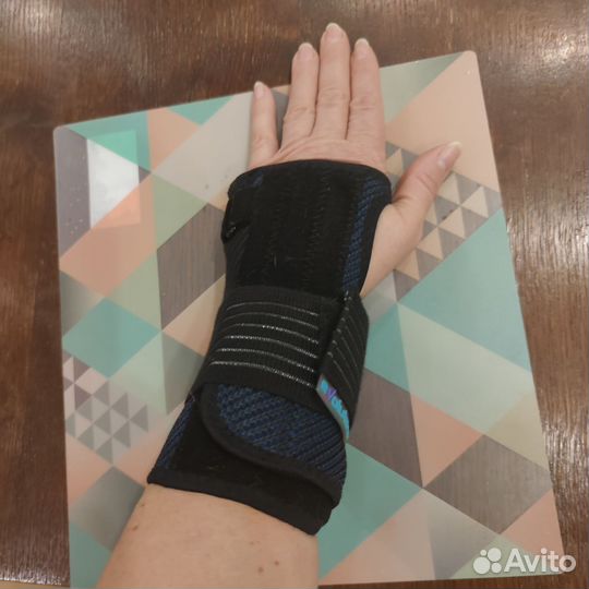 Ортез на лучезапястный сустав левый