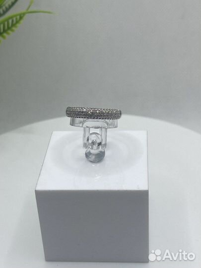 Золотое кольцо 585 пробы с бриллиантами