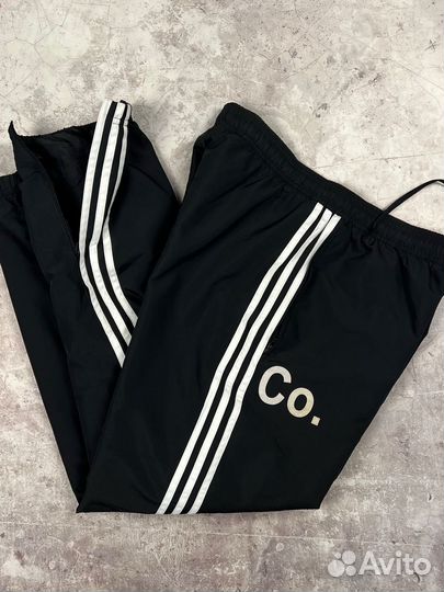 Широкие штаны Adidas