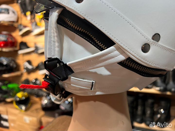 Каска белая кожзам с очками для мото