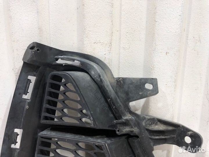 Накладка противотуманной фары (правая) Kia Ceed