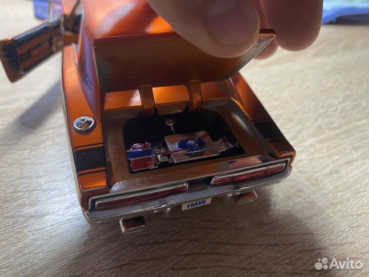 Модель автомобиля Dodge Challenger RT 1/24