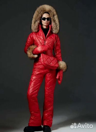 Горнолыжный костюм женский. Зимний комбинезон