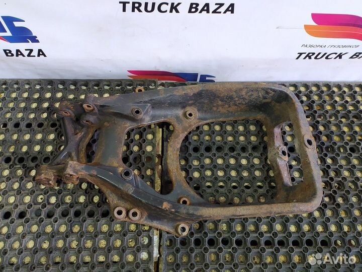 81436400248 Кронштейн переднего амортизатора