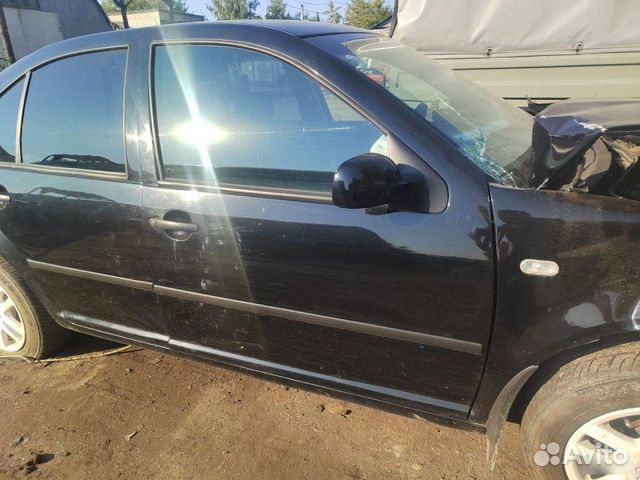 Дверь передняя правая Volkswagen Jetta 2.0