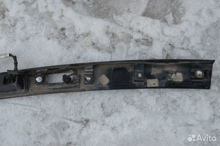 Накладка двери багажника Land Rover Discovery