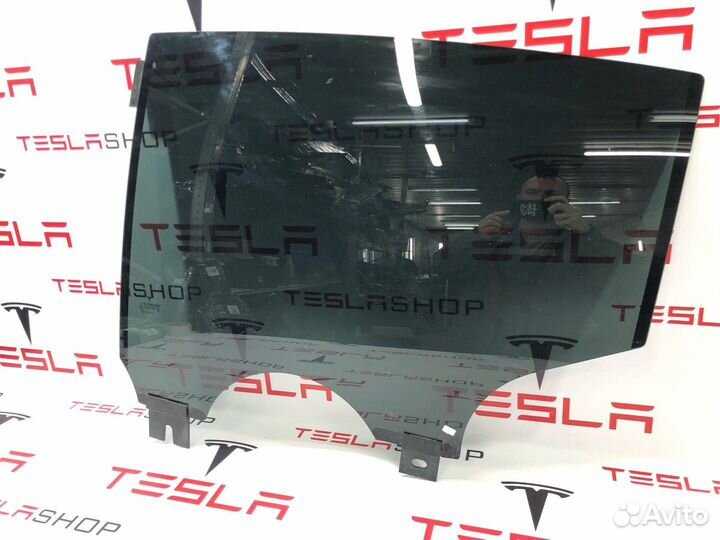 Стекло двери задней левой Tesla Model X 2019