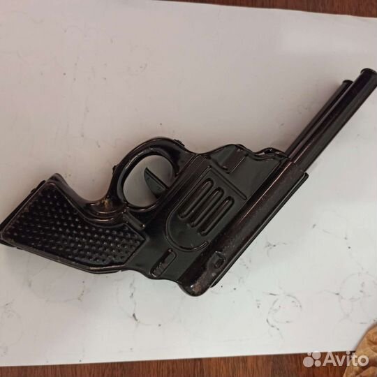 Игрушка пистолет СССР