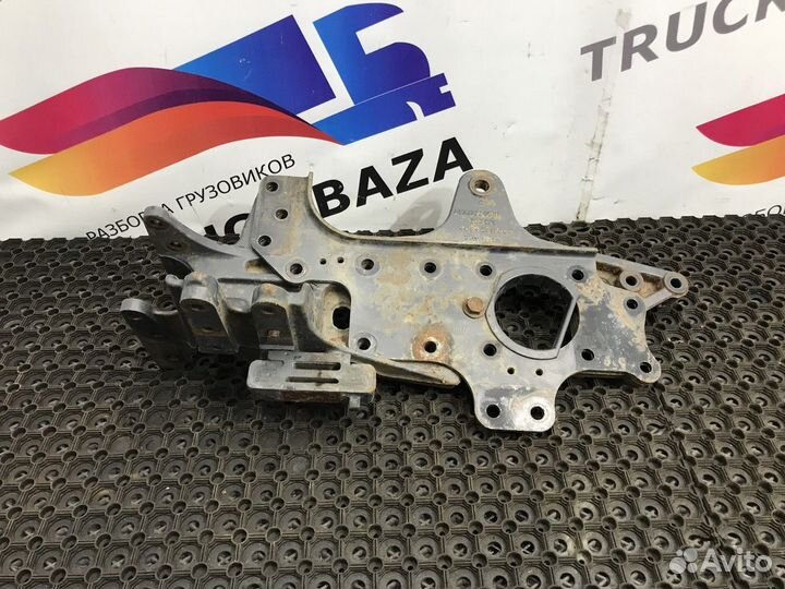 Кронштейн передней рессоры правый