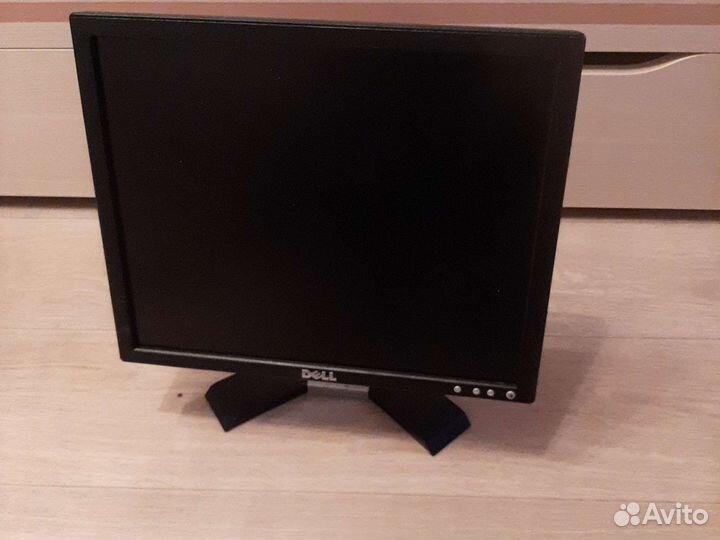 Монитор Dell 17'