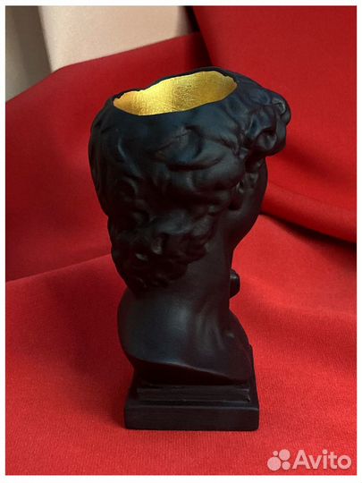 Статуэтка-органайзер для косметики и кистей Давид