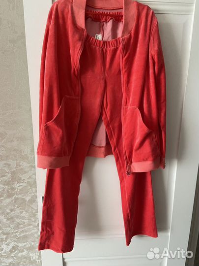 Спортивный костюм женский