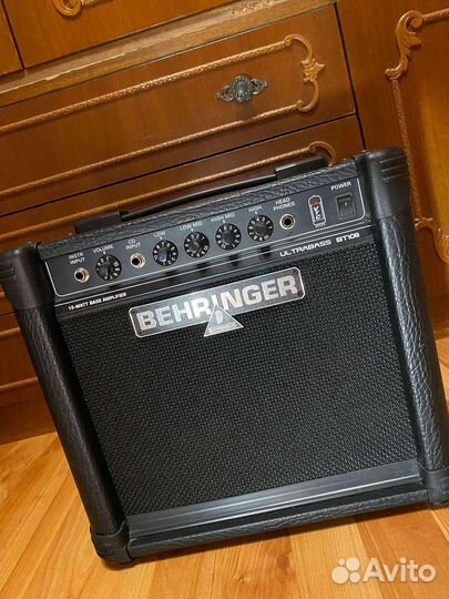 Басовый комбоусилитель