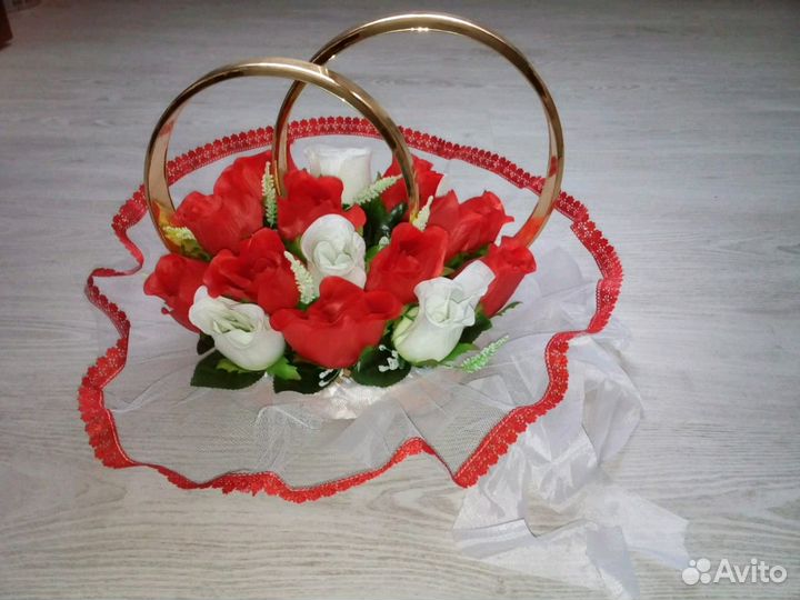 Свадебные кольца и ленты на крышу авто