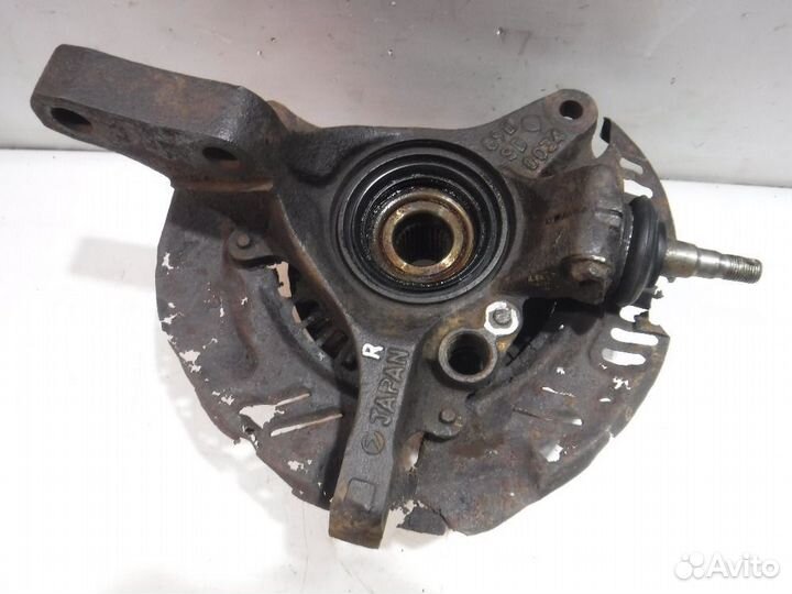 Кулак передний правый Subaru Legacy B11