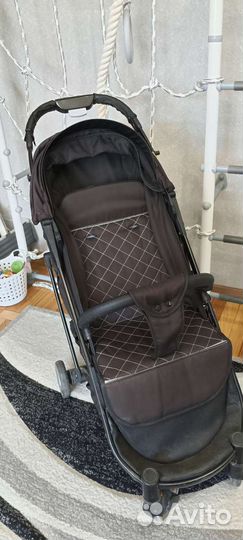 Прогулочная коляска yoya