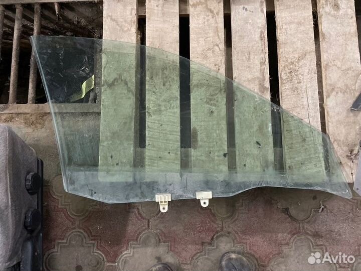 Стекло двери переднее левое Nissan Wingroad