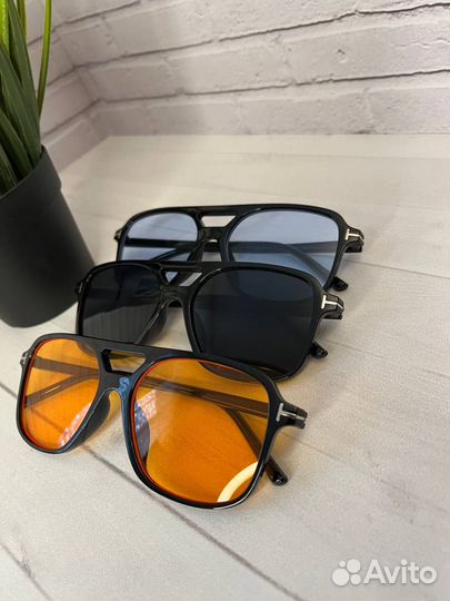 Очки солнцезащитные с чехлом