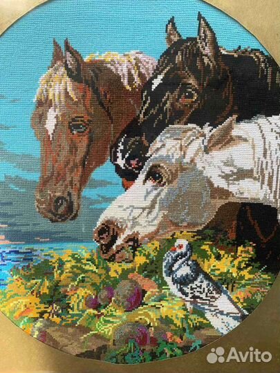 Картина, вышитая крестом. Кони
