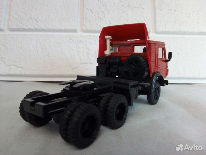 Модель Камаз 5410 контейнеровоз 1:43