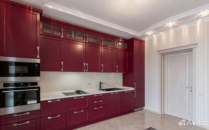 Прямая кухня в потолок. Кухонный гарнитур на заказ